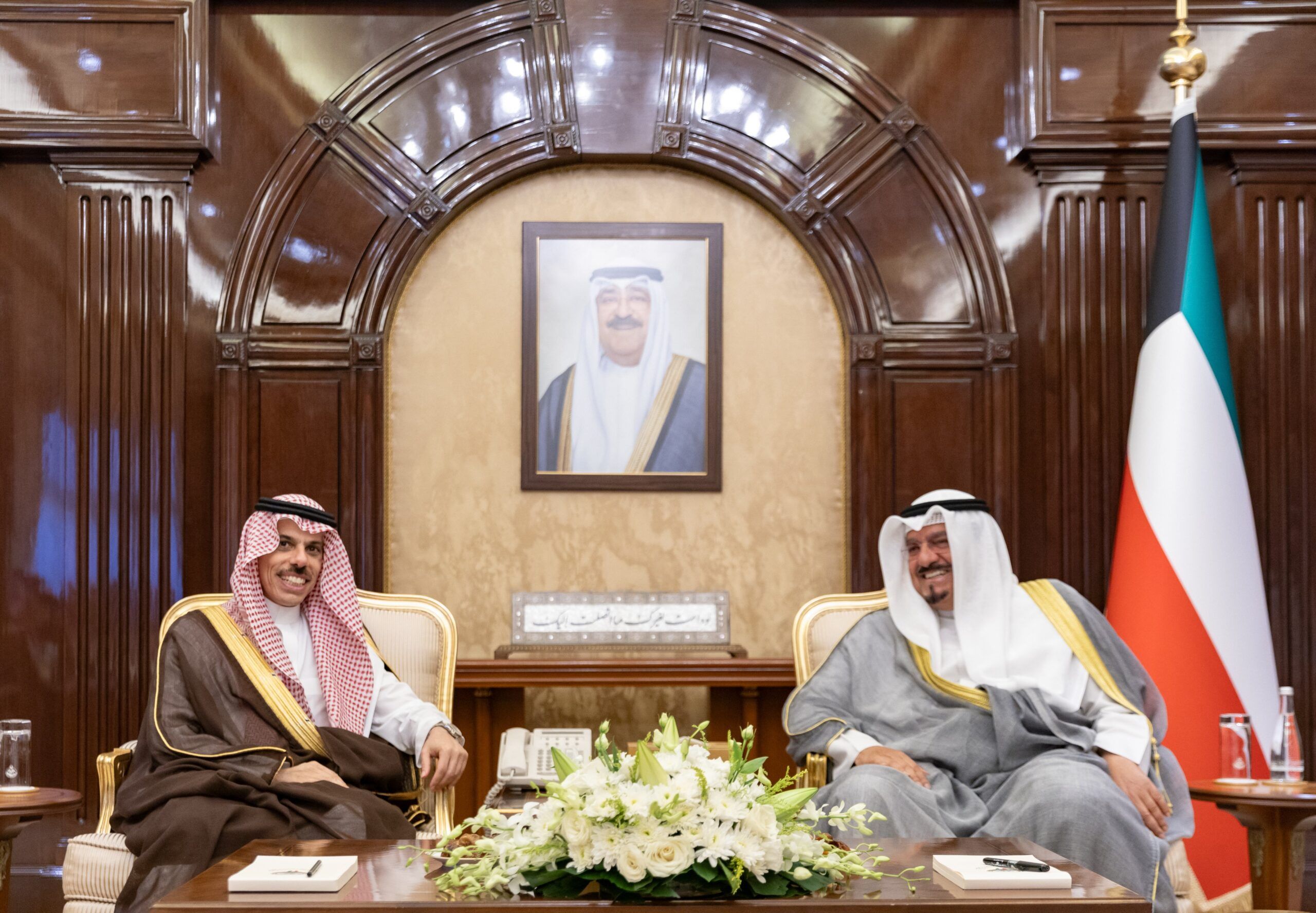 السعودية | رئيس مجلس الوزراء بدولة الكويت يستقبل وزير الخارجية