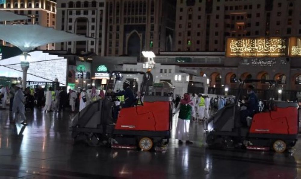 25 ألف سجادة.. تطهير المسجد النبوي وجنباته 5 مرات يوميًا