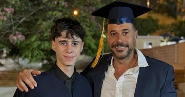 أحمد السعدنى يحتفل بتخرج نجله من المدرسة.. صور