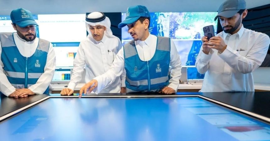 بالصور.. الجاسر يقف على جاهزية منظومة النقل لخدمة ضيوف الرحمن