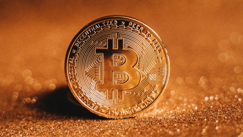 سعر البيتكوين يقترب أكثر من قمته السابقة وانتعاش أغلب العملات الرقمية البديلة