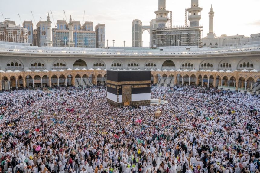 السديس يوجه بإقامة المعرض التوعوي الإثرائي لضيوف الرحمن في موسم الحج