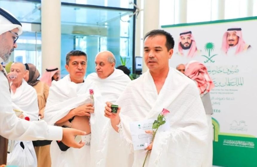 بالصور.. استقبال مميز لأولى طلائع ضيوف خادم الحرمين الشريفين للحج