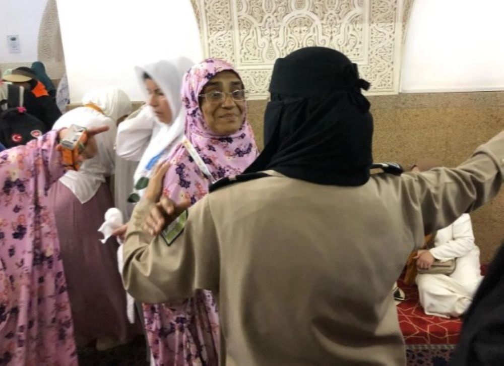 جهود إنسانية لخدمة الزائرات في المساجد التاريخية بالمدينة المنورة