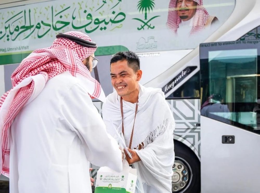 بالصور.. استقبال مميز لأولى طلائع ضيوف خادم الحرمين الشريفين للحج