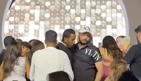 الامارات | أول تعليق لوالد الشاب الذي صفعه عمرو دياب: "إحنا صعايدة.. وحق ابني مش هسيبه"