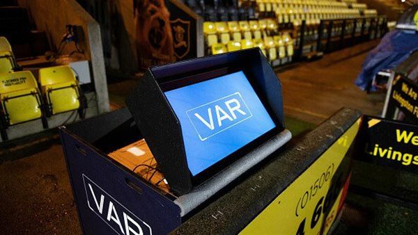 بفرمان أندية الدوري الإنجليزي استمرار تقنية ال "VAR"