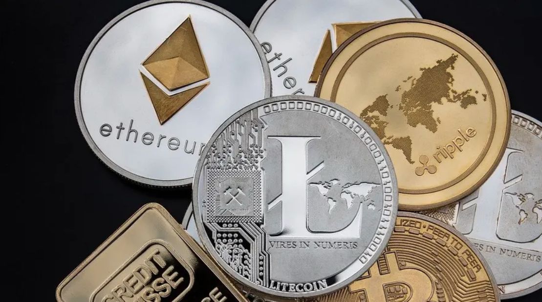 سوق العملات الرقمية اليوم: البيتكوين يتوقف عند 69 ألف دولار والعملات البديلة تتأرجح بين الصعود والهبوط