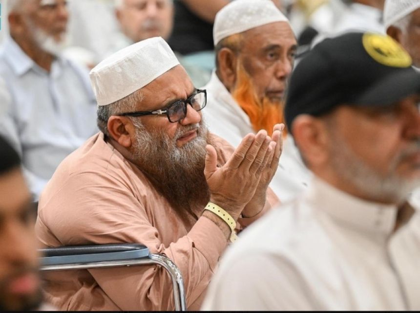 أجواء إيمانية يعيشها الحجاج بالمسجد الحرام وسط استعدادات غير مسبوقة للحج