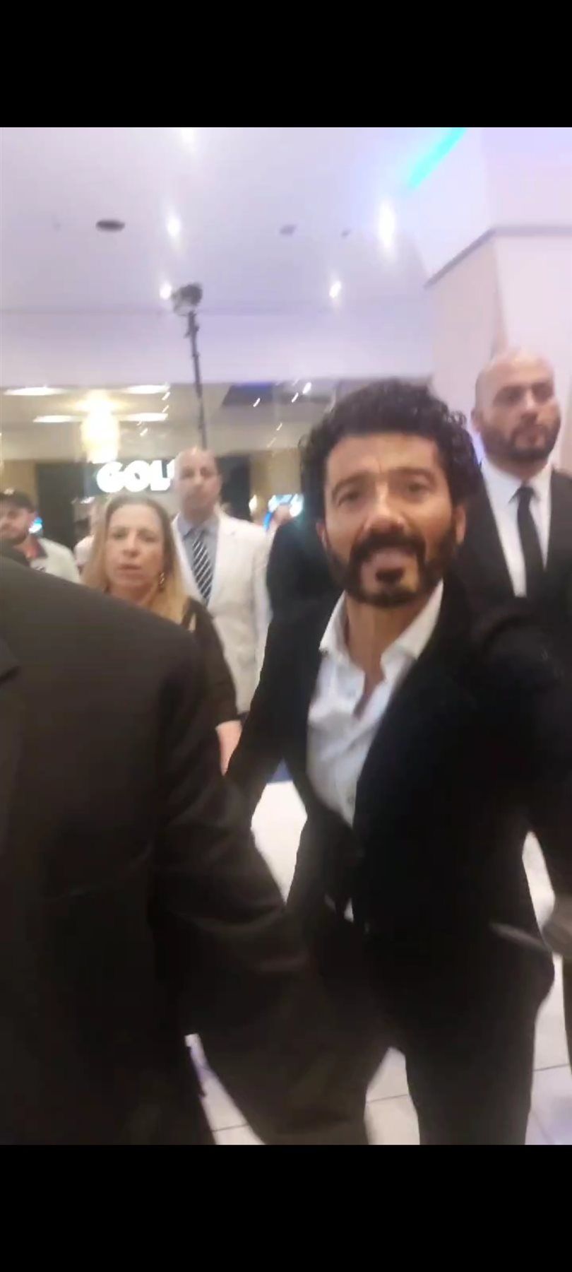 خالد النبوي على خطى عمرو دياب.. ممنوع الاقتراب أو التصوير (فيديو)
