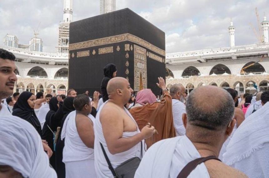 تعزيز مبادرة "وليطوفوا" في المسجد الحرام بمتطوعين وطنيين لخدمة ضيوف الرحمن