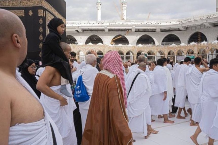 تعزيز مبادرة "وليطوفوا" في المسجد الحرام بمتطوعين وطنيين لخدمة ضيوف الرحمن