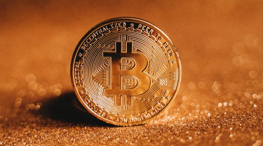 سعر البيتكوين يتقلب ويواصل التذبذب مع اقتراب اجتماع اللجنة الفيدرالية