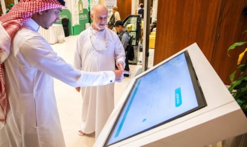 شاشات ذكية لخدمة ضيوف خادم الحرمين الشريفين في مقر إقامتهم بمكة المكرمة