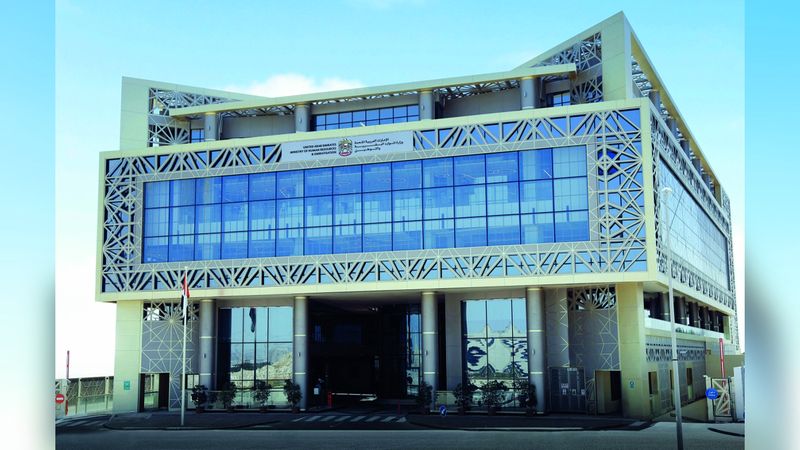 الامارات | إلزام المنشآت بتوفير مظلات ومبرّدات لعمال الأماكن المفتوحة