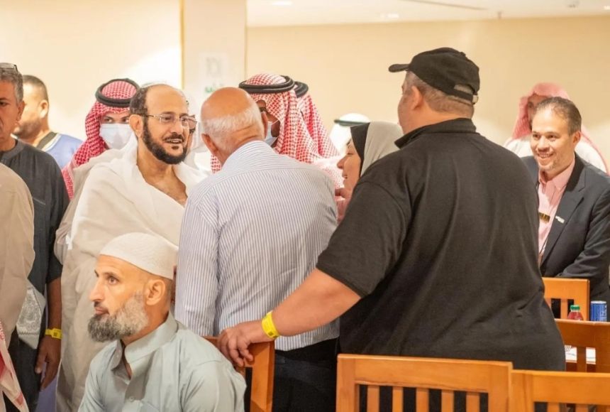 وزير الشؤون الإسلامية يتفقد الخدمات المقدمة للحجاج الفلسطينيين