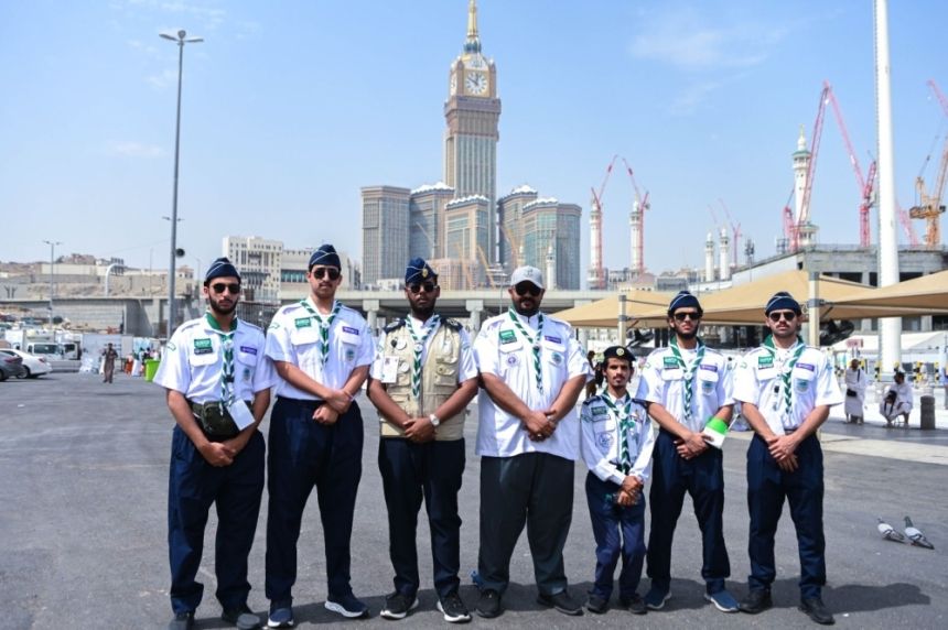 إرشاد الحجاج.. الكشاف "النجادي" لم تمنعه الإعاقة من خدمة ضيوف الرحمن