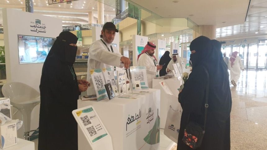 بالصور.. مبادرة رائدة لخدمة ضيوف الرحمن من فئة الصم