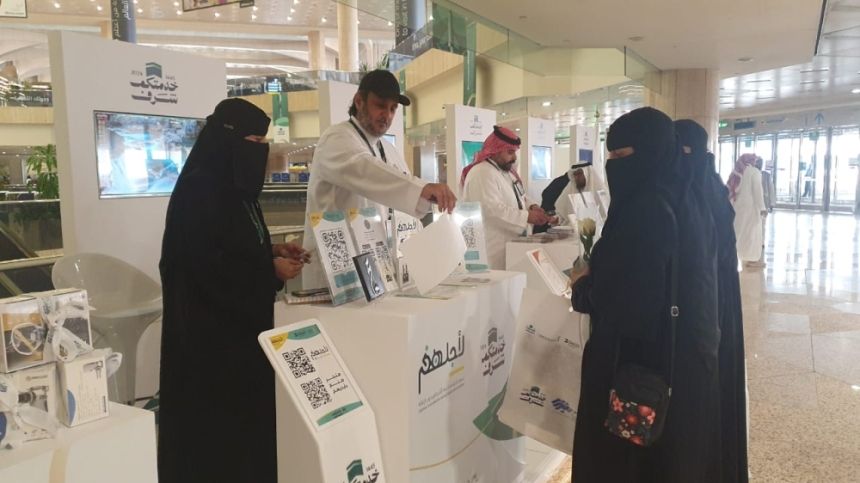 بالصور.. مبادرة رائدة لخدمة ضيوف الرحمن من فئة الصم