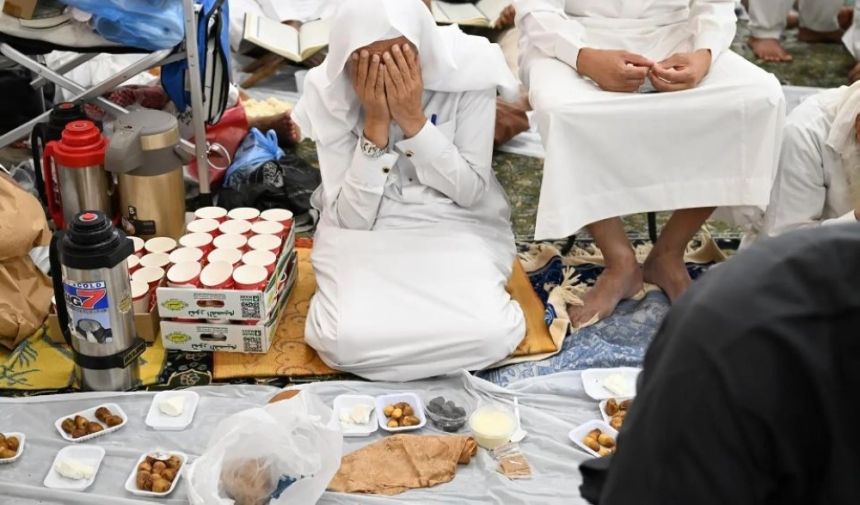 في يوم عرفة.. أجواء إيمانية ينعم بها زوار المسجد النبوي