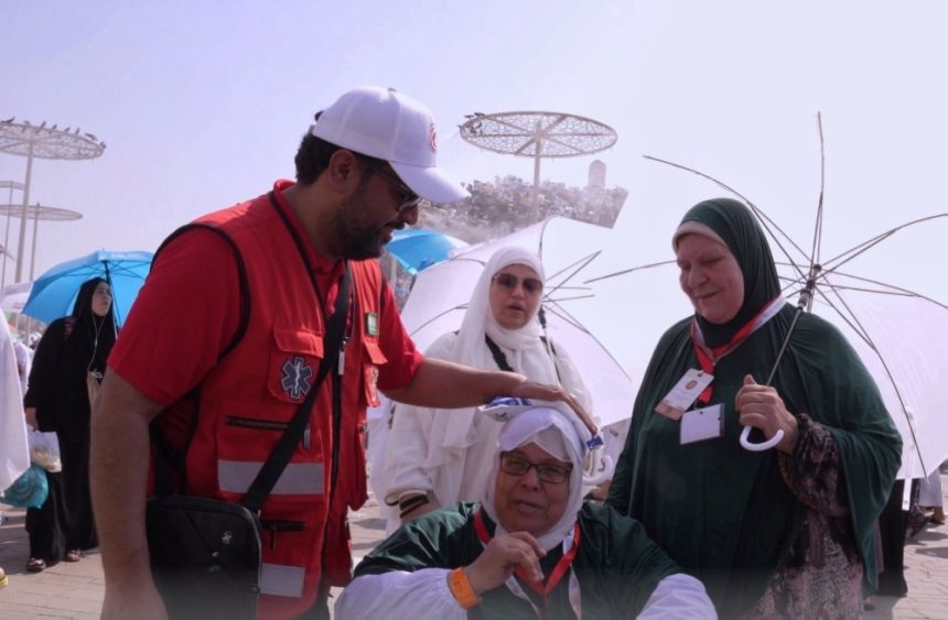 الهلال الأحمر: نجاح تصعيد الحجاج بمشاركة 1542 ممارسًا صحيًا في عرفة
