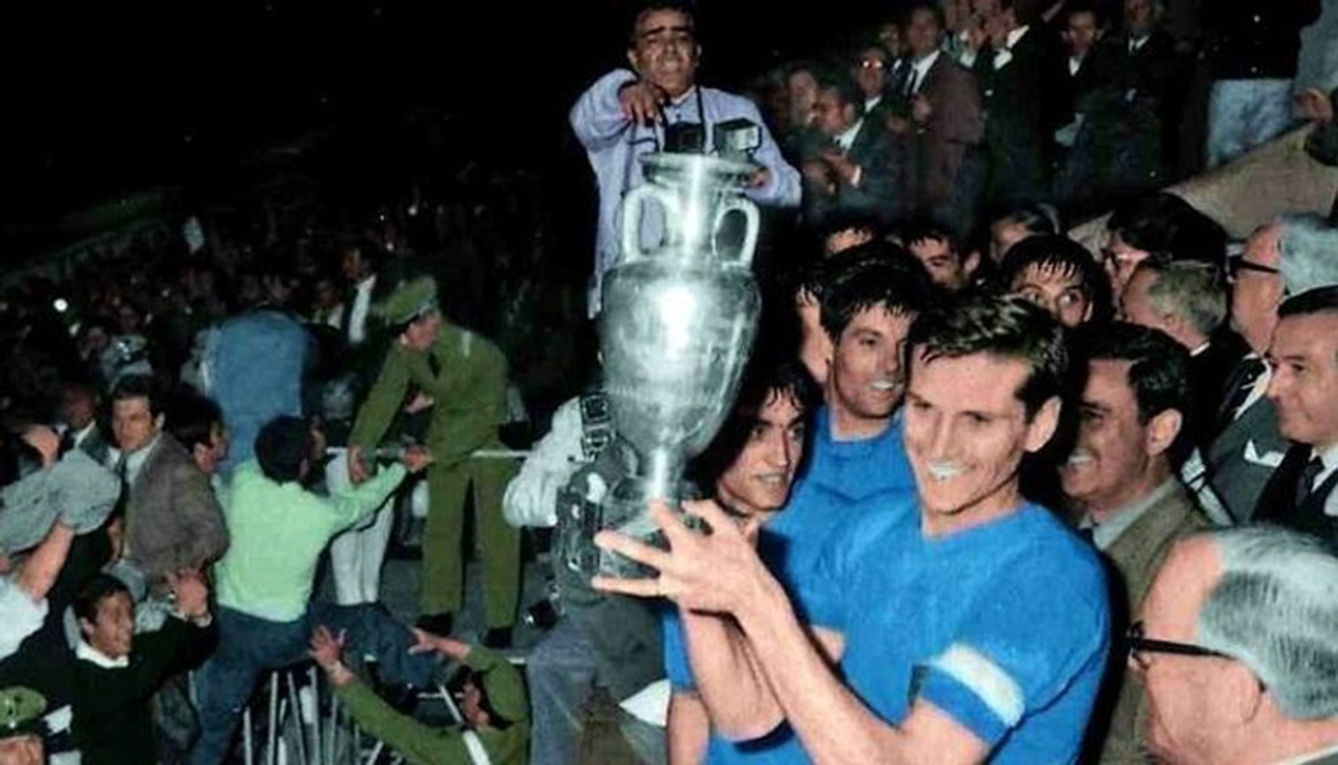 الامارات | من أرشيف "اليورو".. "عملة معدنية" مهدت طريق إيطاليا للقب 1968