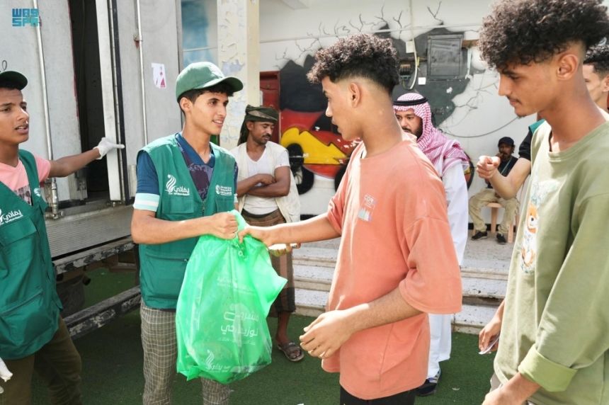 في 3 دول.. مركز الملك سلمان يوزع أضاحي وسلال غذائية