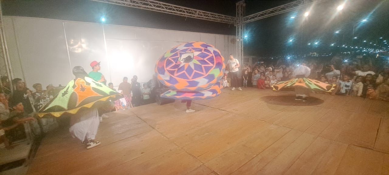 عروض الفنون الشعبية تزين ممشى أهل مصر بالسويس