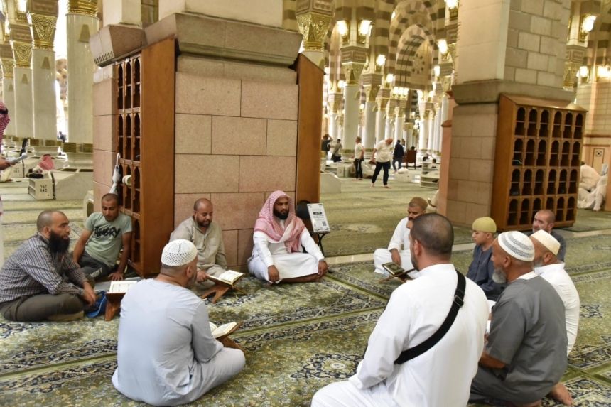 شاهد بالصور.. تكثيف التوعية وتهيئة الأجواء لصلاة الجمعة بالمسجد النبوي