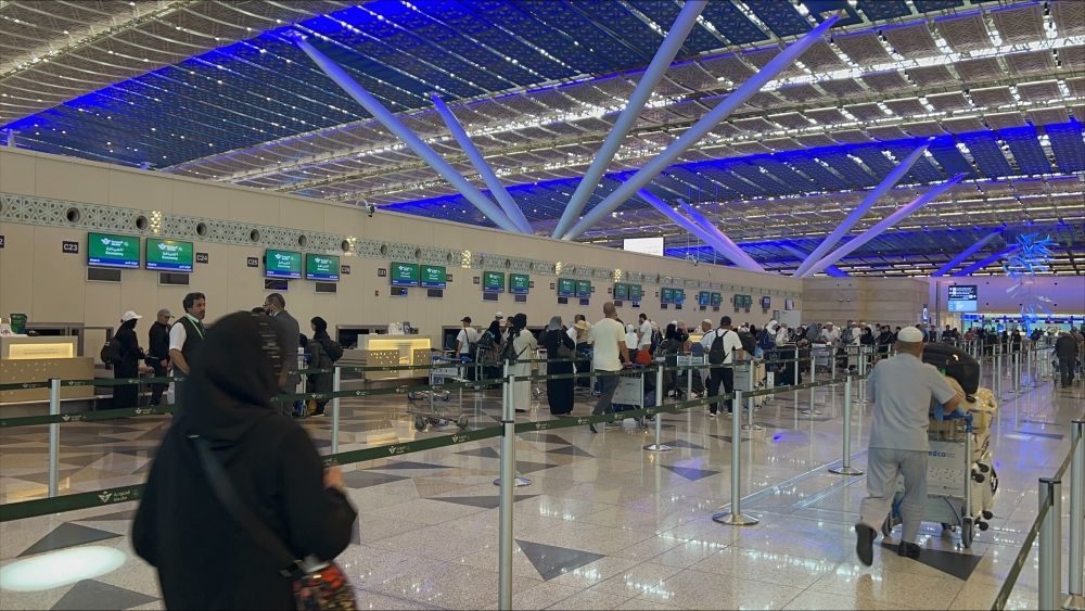 سعادة وامتنان.. "اليوم" ترصد مشاعر الحجاج المغادرين من مطار الملك عبد العزيز