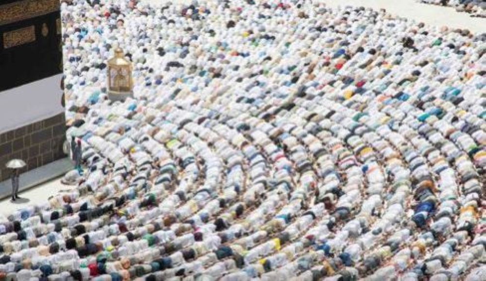 "السديس": القيادة حريصة على صحة وسلامة ضيوف الرحمن
