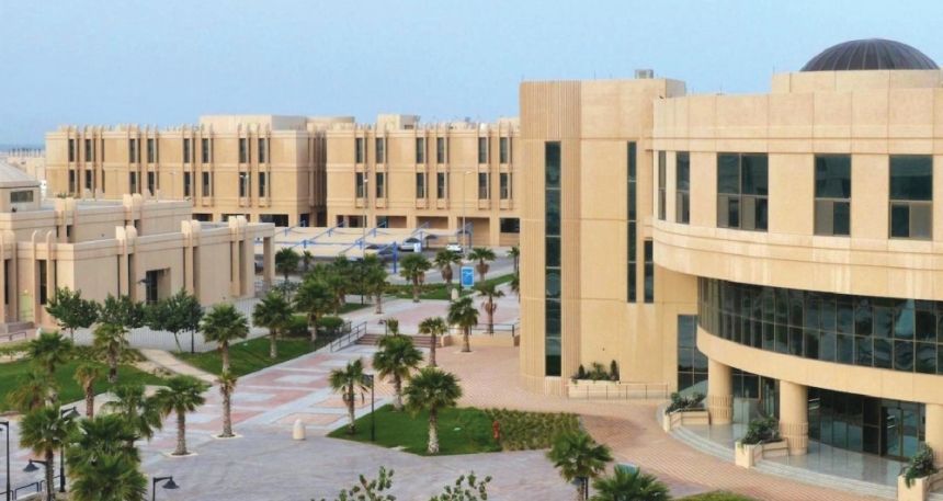 جامعات وكليات تحدد مواعيد التقديم على برامج البكالوريوس لطلبة الثانوية