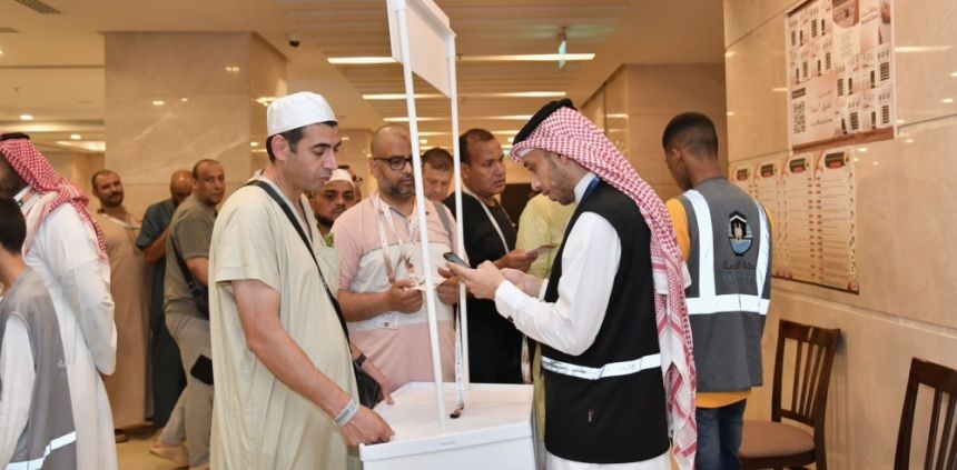 "الزمازمة " تعزز مبادراتها لإثراء تجربة الحجاج بمبادرتي "يدا بيد" و"استدراك"