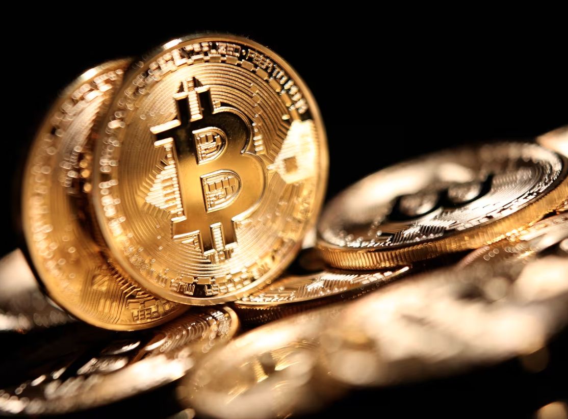 وضع السوق: عملة البيتكوين تبدأ في التعافي وتحافظ على سعرها فوق مستوى 60 ألف دولار