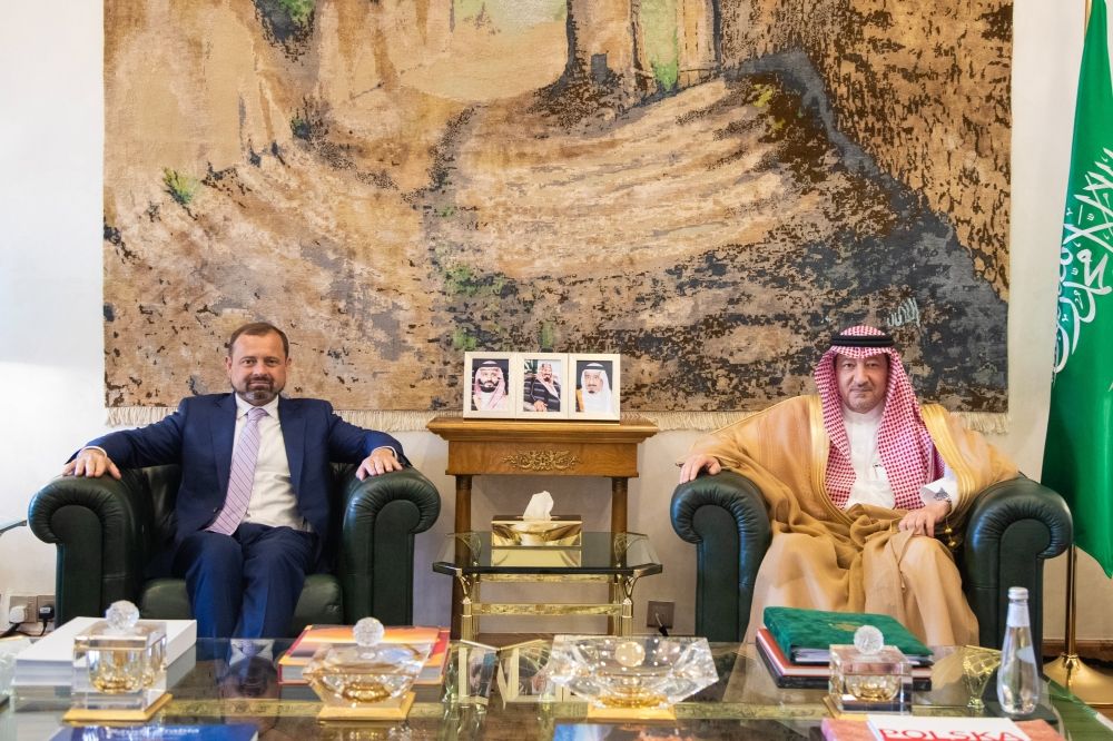 "الخريجي" يبحث التطورات في الخرطوم مع المبعوث الأمريكي للسودان