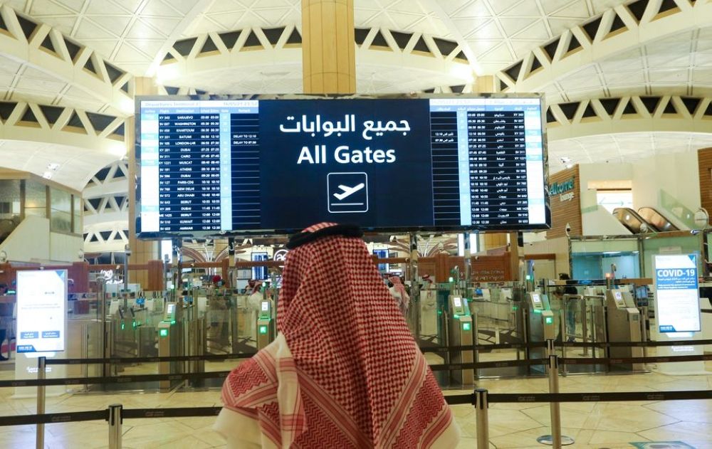 إنجاز جديد.. مطار الملك خالد الأول عالميًا في التزامه بمواعيد الرحلات