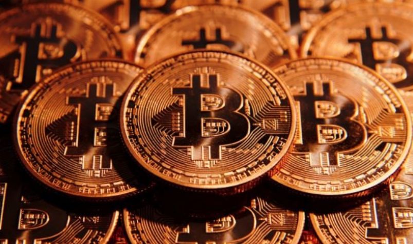 سعر البيتكوين يواصل التذبذب ما بين 60 و62 ألف دولار مع تراجع هيمنة البيتكوين على السوق!