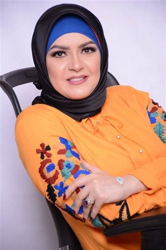 بعد 11 سنة احتشام واعتزال الفن..منال عبد اللطيف تمهد العودة بخلع الحجاب