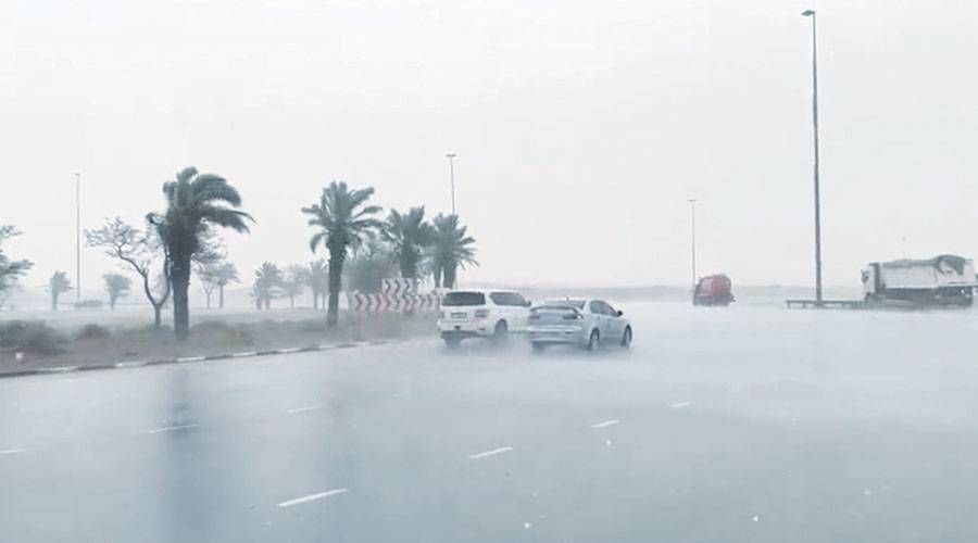 الامارات | سقوط برد وأمطار مختلفة الشدة على مناطق بالدولة