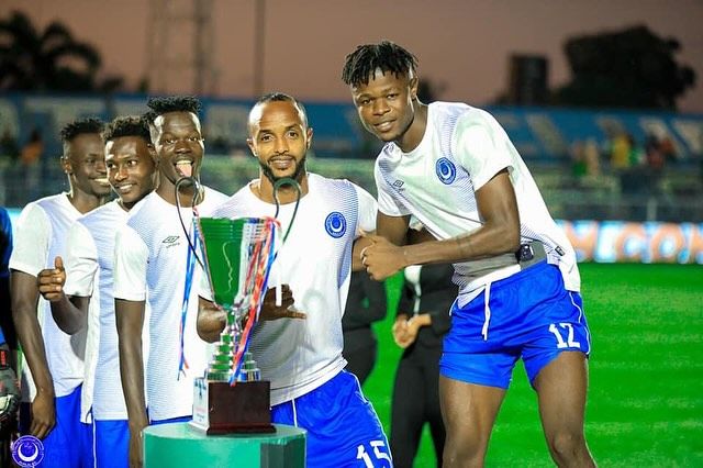 بالصور والفيديو.. شاهد لحظات تتويج الهلال ببطولة دوري السوبر السوداني بتنزانيا بعد انسحاب المريخ