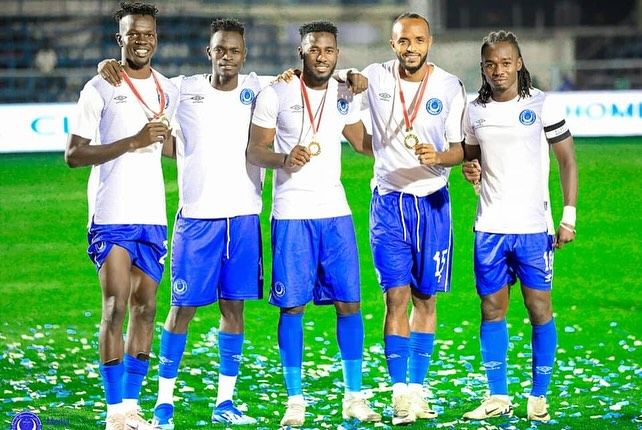 بالصور والفيديو.. شاهد لحظات تتويج الهلال ببطولة دوري السوبر السوداني بتنزانيا بعد انسحاب المريخ
