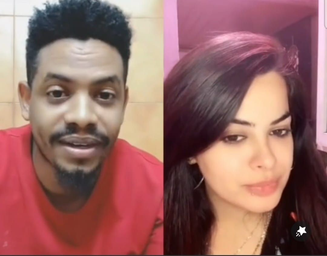 شاهد بالصورة والفيديو.. تيك توكر سوداني شهير يستضيف حسناء عراقية فائقة الجمال ويطالبها بترديد عبارات بالدارجية السودانية والحسناء تفشل وتدخل في حالة ضحك هستيري