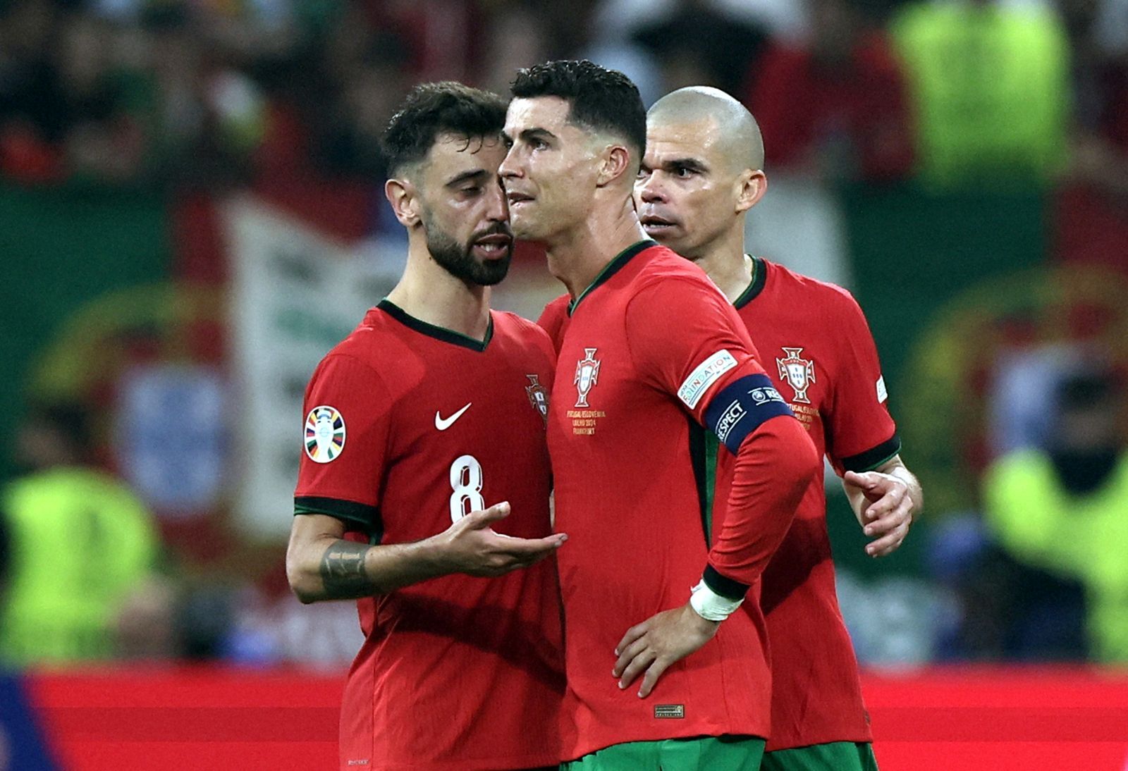 الامارات | شاهد دموع كريستيانو رونالدو بعد إهدار ركلة جزاء للبرتغال (صور)