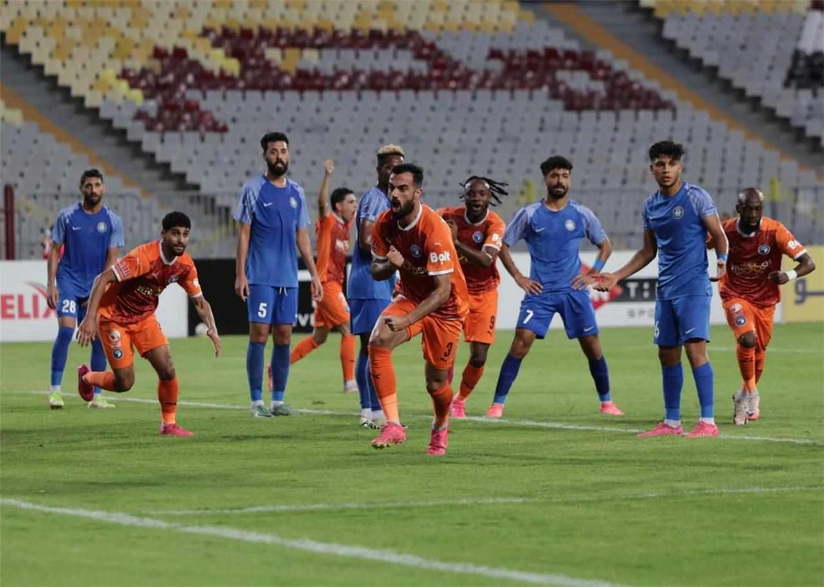 الامارات | لأول مرة في تاريخ الدوري المصري.. مباراة تقام بملعبين وتبدأ برمية تماس