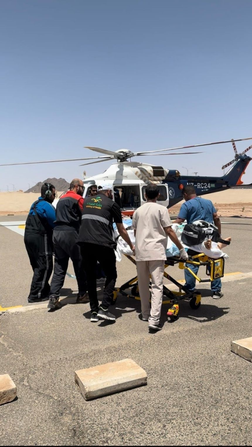 الهلال الأحمر ينقل مريض جوًا إلى مدينة الملك سلمان الطبية بالمدينة المنورة