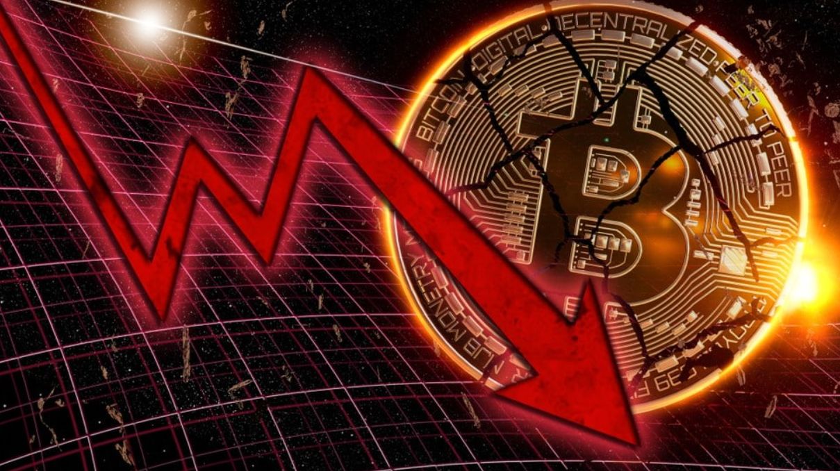 سعر البيتكوين يستقر عند 57 ألف دولار: هل سينزل لما دون 50 ألف دولار؟