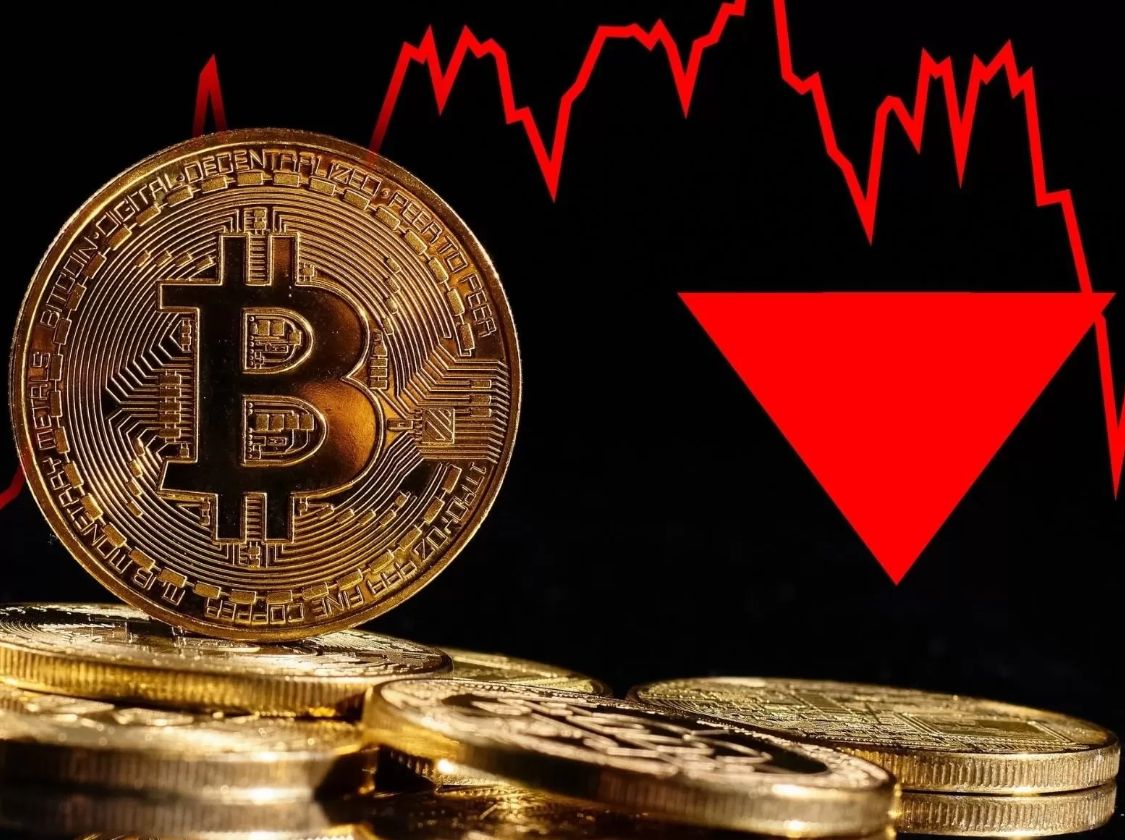 سعر البيتكوين يهبط لأدنى مستوى له منذ 5 أشهر مع تأثر العملات الرقمية البديلة بشكل واضح!