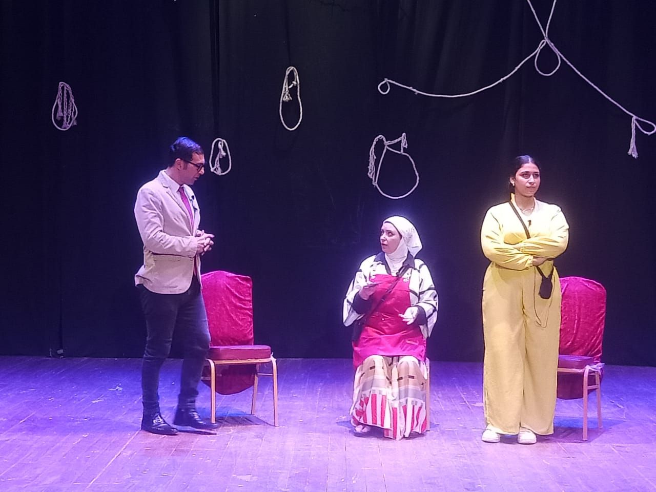 محيى إسماعيل وحسين نوح ورانيا يحيى يشاهدون مسرحية "حكايات تاء مربوطة"