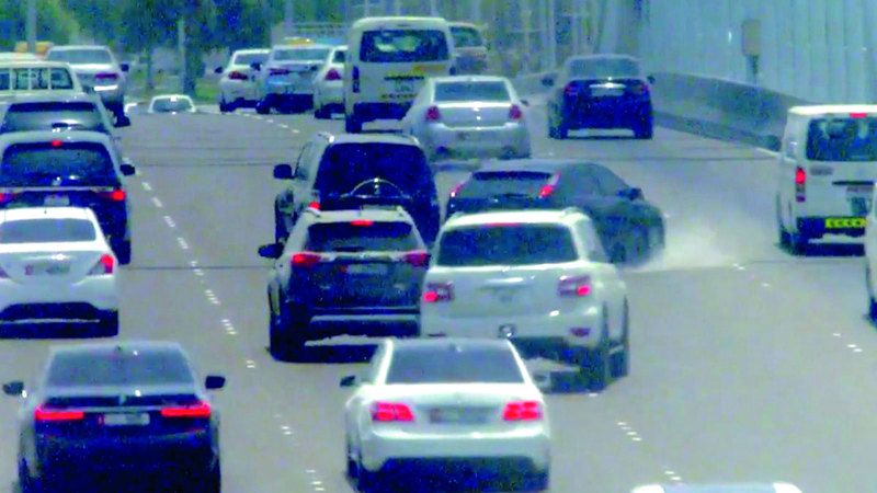 الامارات | شرطة أبوظبي تحدد 4 حالات لخط السير الإلزامي المؤقت