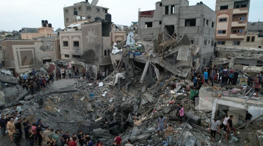 استشهاد 14 فلسطينياً في قصف مركز إيواء للأونروا وسط غزة